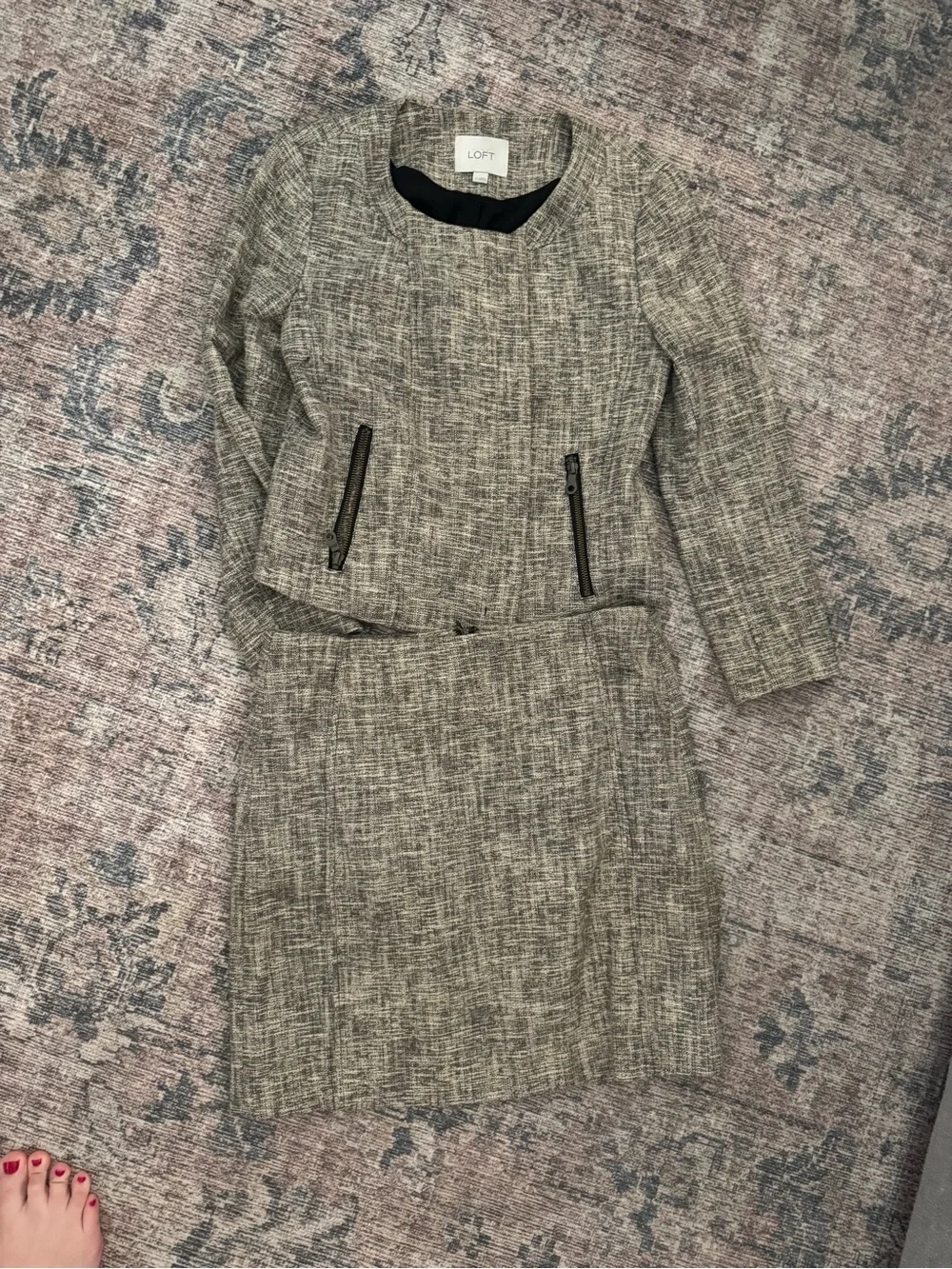 LOFT Gray Tweed Sheath skirt and Jacket Set with Black Trim size 4